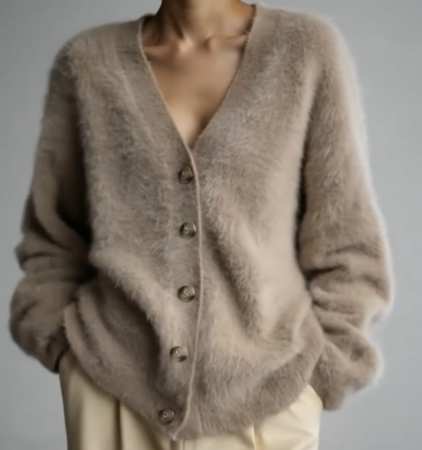 Damen Flauschiger Eyelash-Mix Oversize-Cardigan mit V-Ausschnitt und dekorativen Holzknöpfen – Veloura