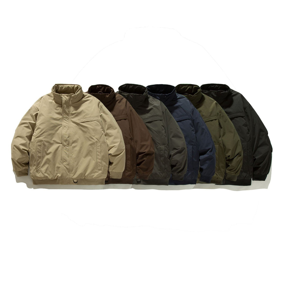 Herren Minimalistische Thermo‑Bomberjacke mit verdeckter Frontblende, hohem Stehkragen und Utility‑D‑Ring Echoarchiv