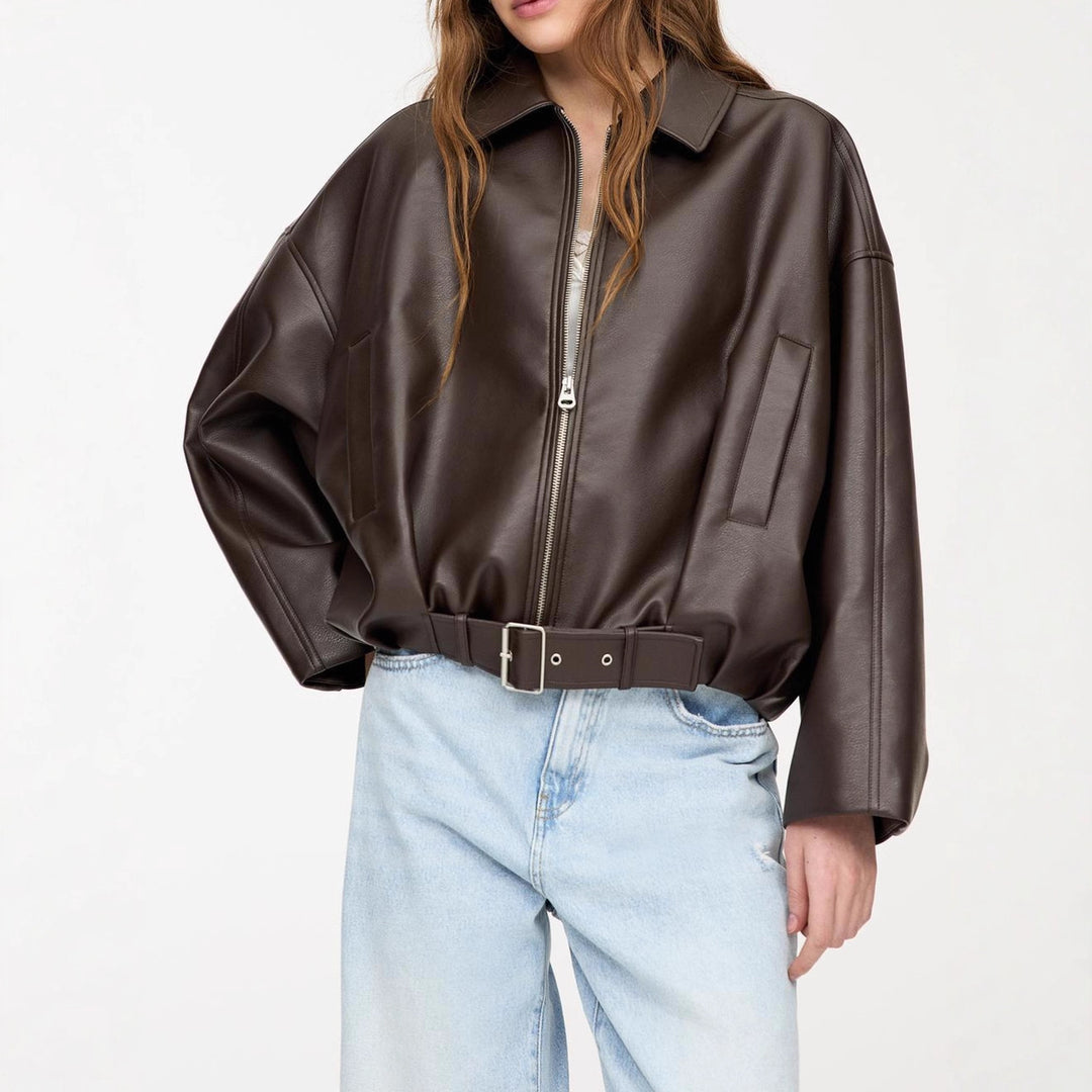 Damen nan kurz geschnittene Kunstlederjacke mit durchgehendem Reißverschluss und taillierendem Gürtel Echo Archiv
