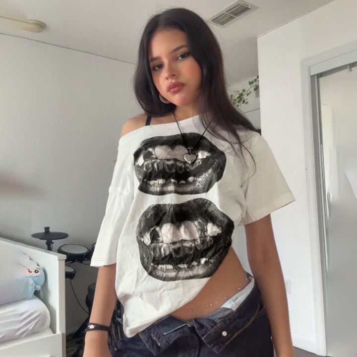 Damen lässiges T-Shirt mit glänzendem Kreuzdesign und großzügigem Ausschnitt Echo Archiv