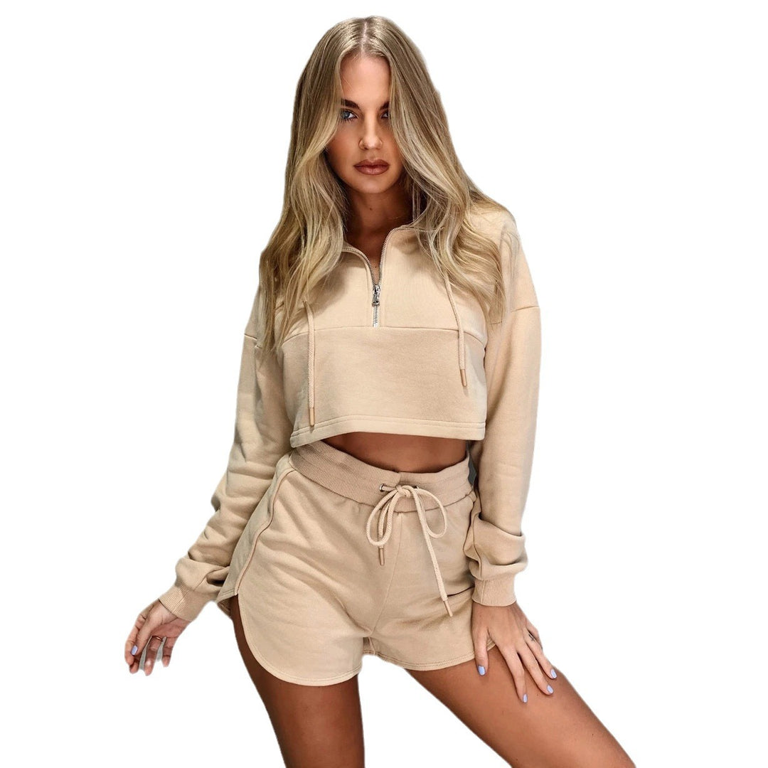 Damen nan kurz geschnittenes Kapuzenpullover-Set mit bauchfreiem Schnitt und elastischen Sweatshorts Echo Archiv