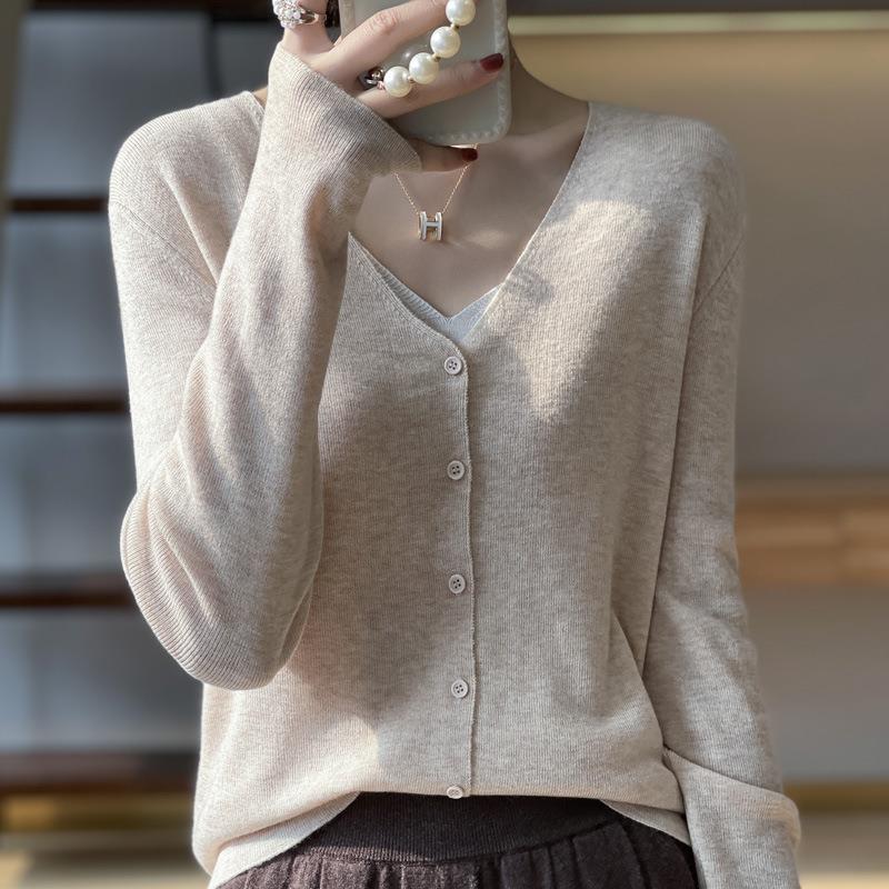 Damen Leichter V‑Ausschnitt‑Cardigan mit kastiger Silhouette und Kaschmir‑Optik Echoarchiv