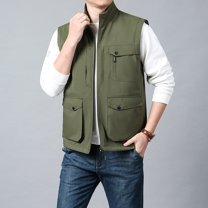 Herren Funktionsweste im urbanen Utility‑Stil mit Organizer‑Taschen und Stehkragen Echo Archiv