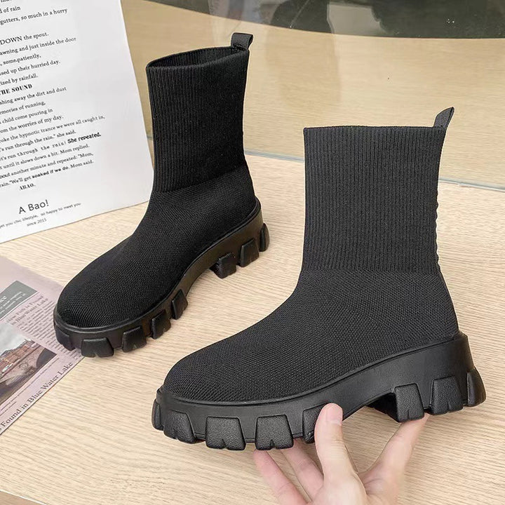 Damen  Strick-Stiefelette mit sockenähnlichem Schaft und markanter Profilsohle Echo Archiv