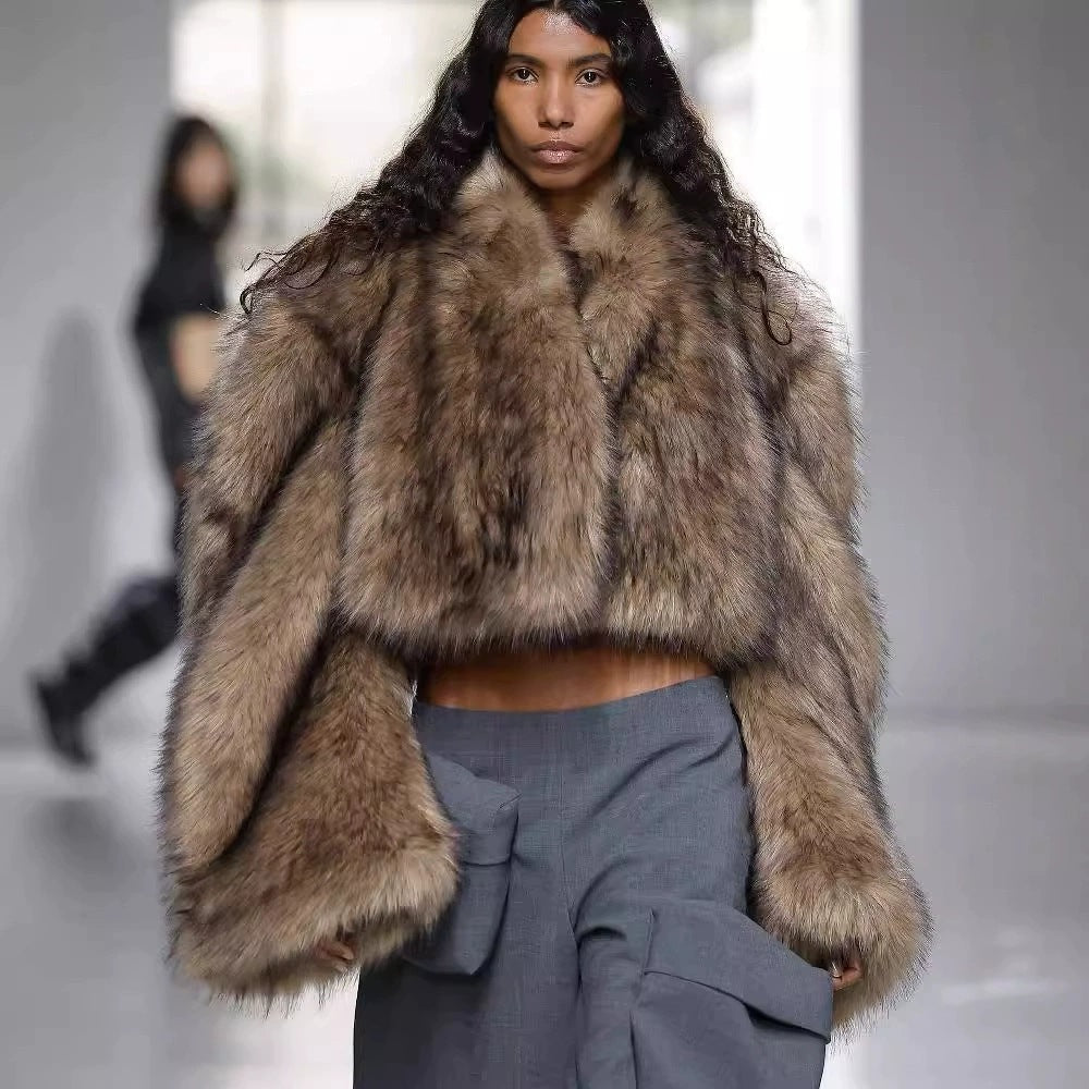 Damen Kurze voluminöse Crop-Faux-Fur-Jacke mit verlängerten Ärmeln Echo Archiv