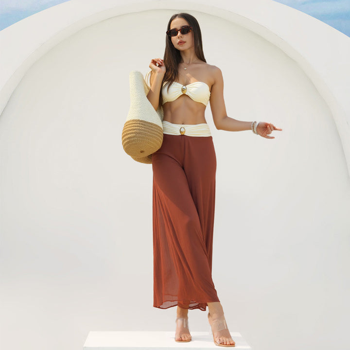 Damen Bandeau-Bikini mit elegantem Wickelrock und modischem Schmuckdetail Echo Archiv