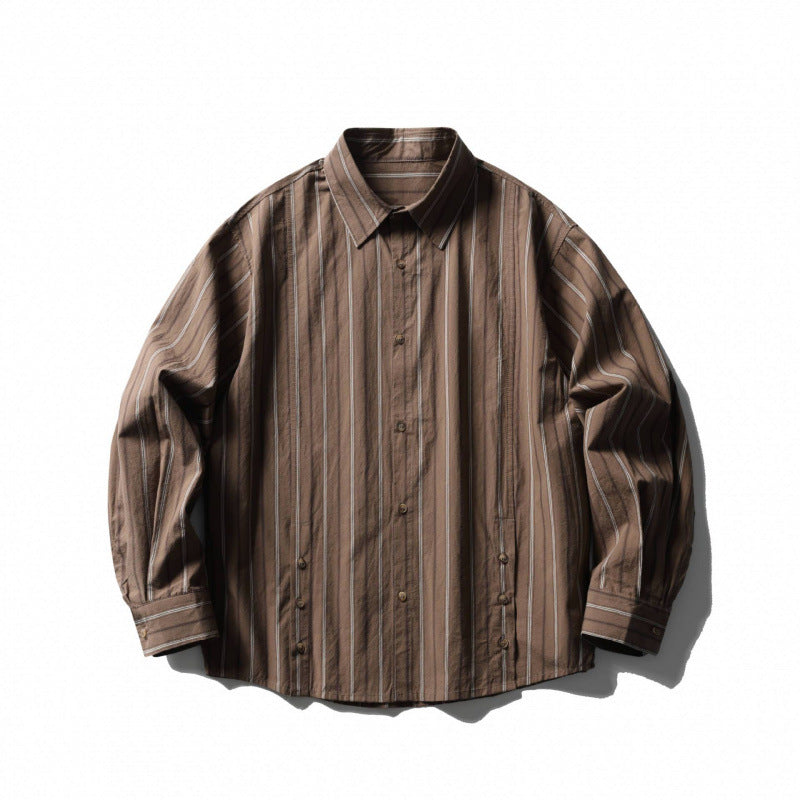 Unisex Locker geschnittenes gestreiftes Overshirt aus Baumwollmix mit Kentkragen und seitlichen Zierknopfleisten Echo Archiv