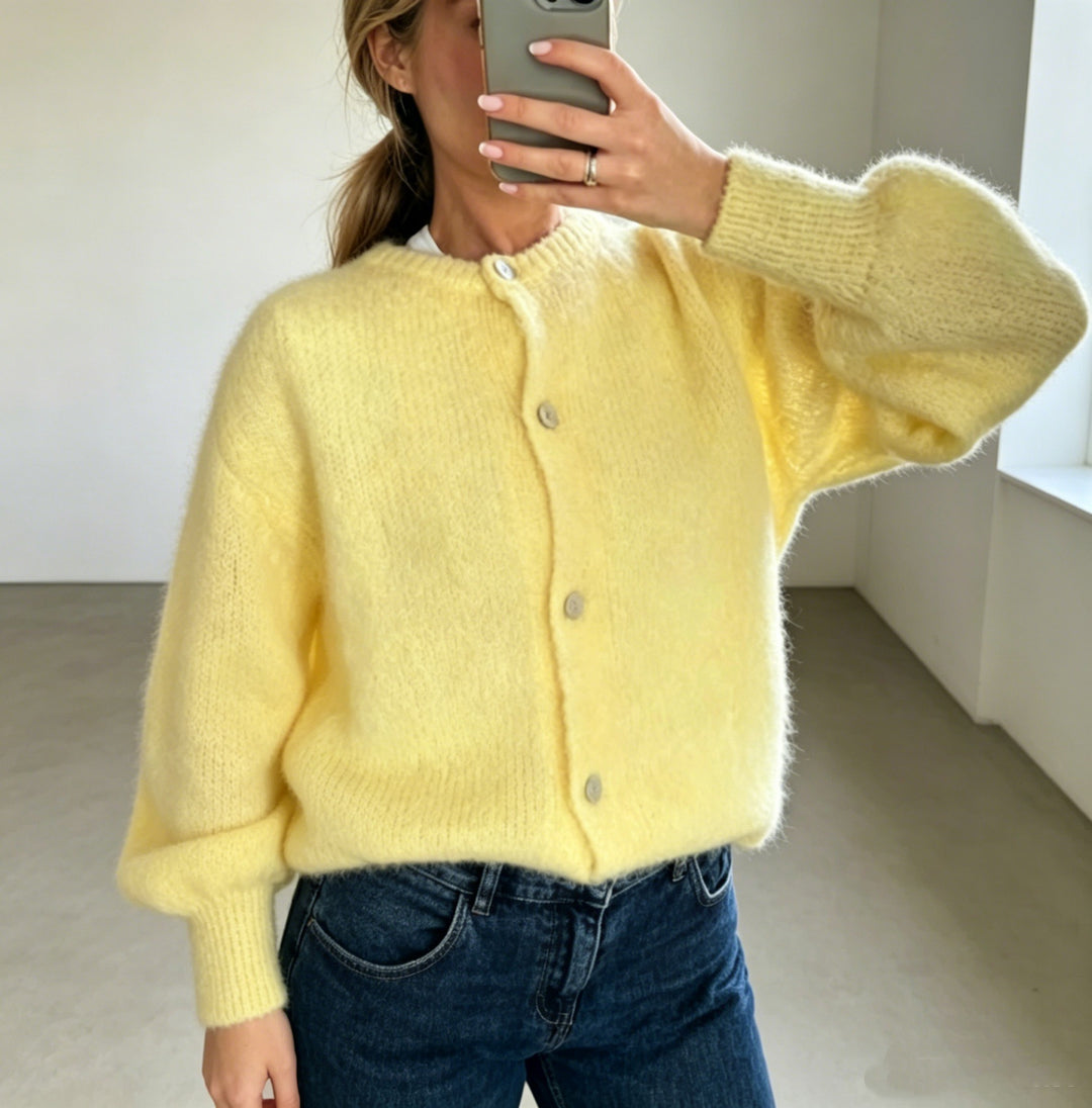 Damen Kuschelige Mohair-Optik Strickjacke mit Rundhals und Ballonärmeln – Veloura