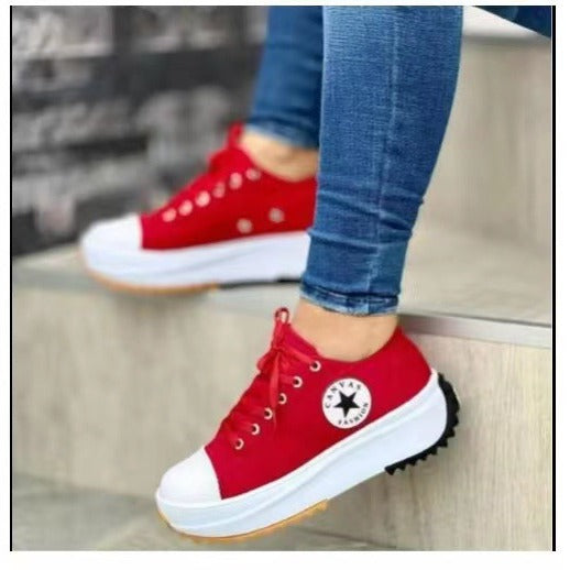 Damen  retro-inspirierte Canvas-Plateau-Sneaker mit verstärkter Zehenkappe und griffiger Profilsohle Echo Archiv