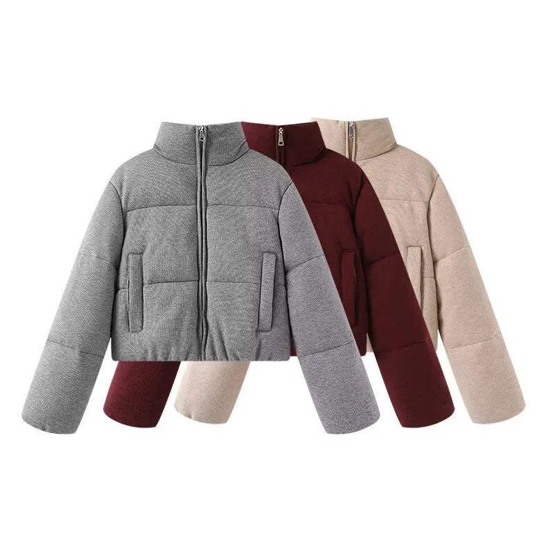 Damen cropped Teddy-Steppblouson mit hohem Kragen und verdecktem Reißverschluss – Célinea