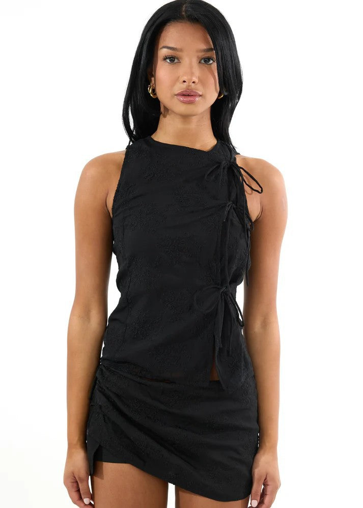 Damen Verspieltes Wickelkleid mit seitlichen Rüschendetails Echo Archiv