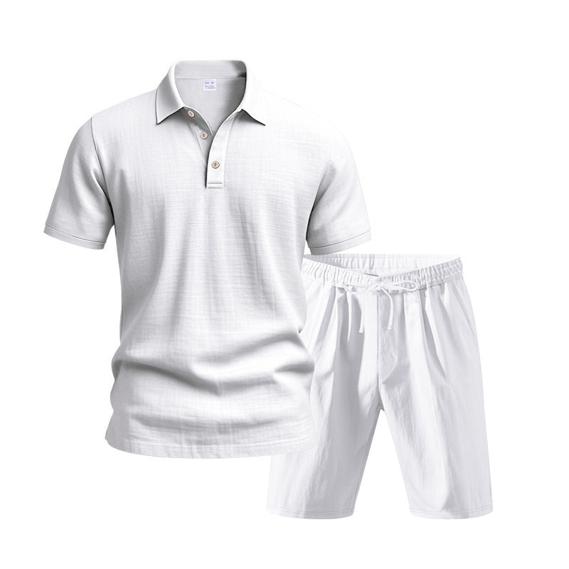 Herren Freizeit-Outfit mit Polohemd und kurzen Hosen Echoarchiv