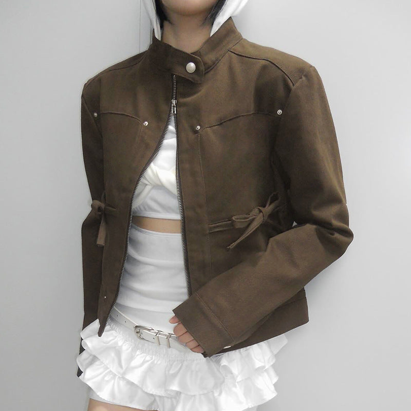 Damen nan taillierte Kurzjacke mit Stehkragen, Epauletten, Taillenriegeln und durchgehendem Reißverschluss Echo Archiv