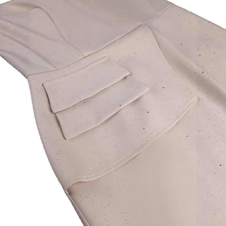 Damen figurbetontes Kleid mit asymmetrischem Schnitt und modischer Rüsche Echo Archiv