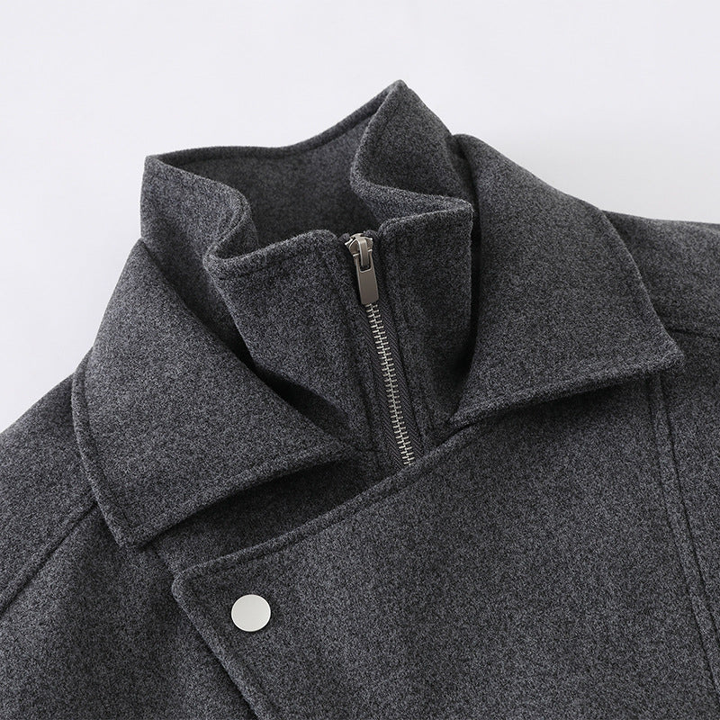 Herren Boxy Wollmix-Blousonjacke mit asymmetrischem Doppelverschluss und hohem Stehkragen Echoarchiv