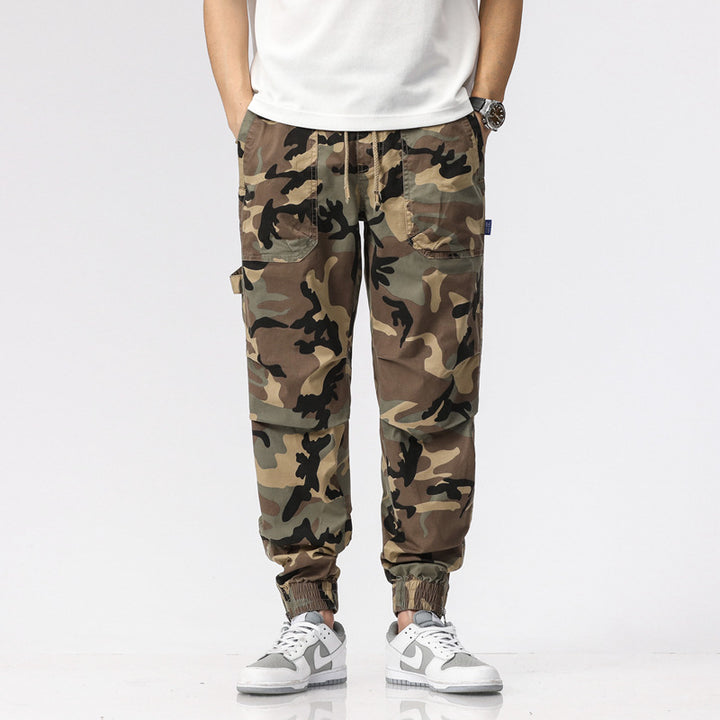 Herren Camouflage-Cargo-Joggerhose mit Tunnelzug, Mehrfachtaschen und gerippten Beinabschlüssen Echo Archiv