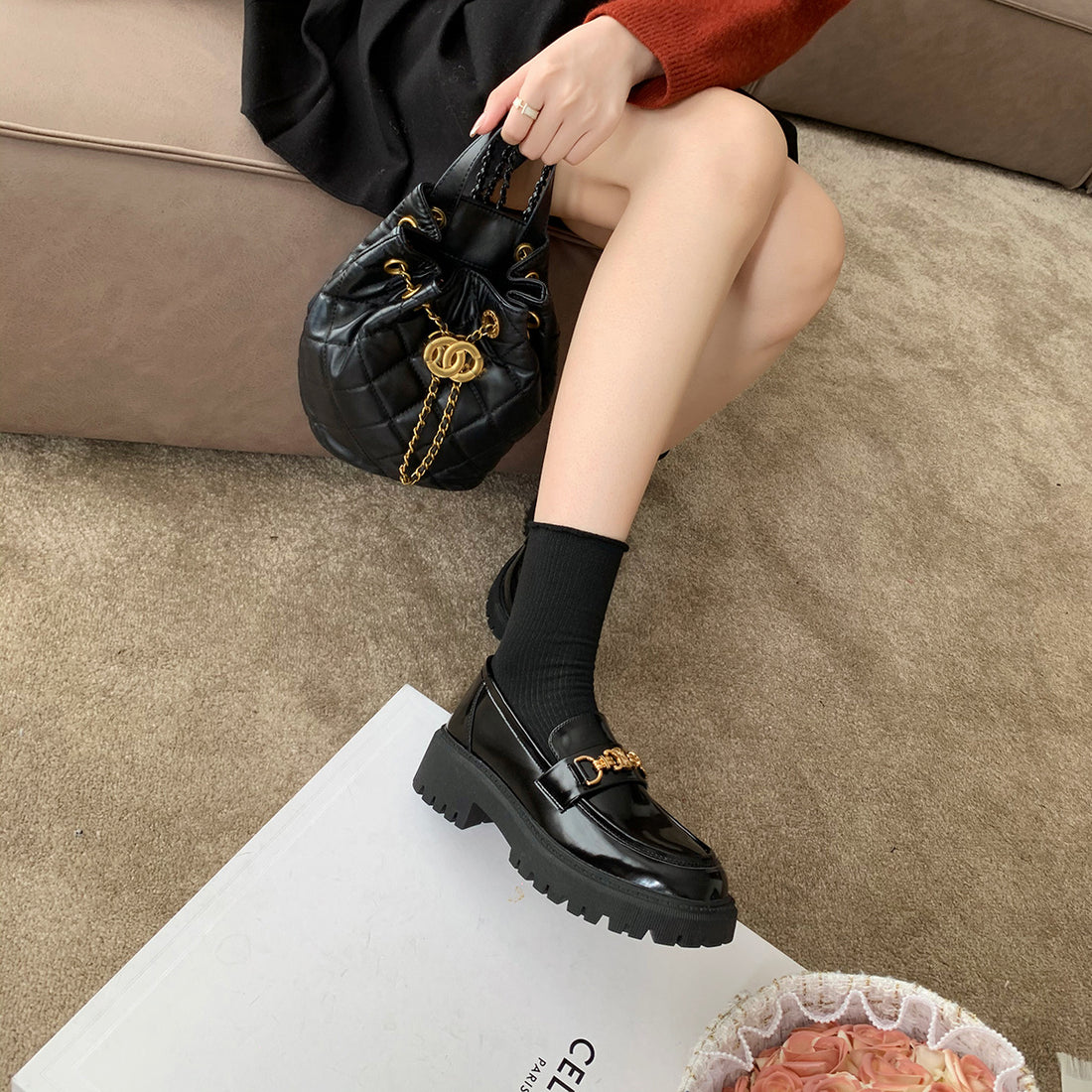 Damen Chunky‑Loafer aus Glattleder mit profilierter Lug‑Sohle und goldener Kettenapplikation Echo Archiv