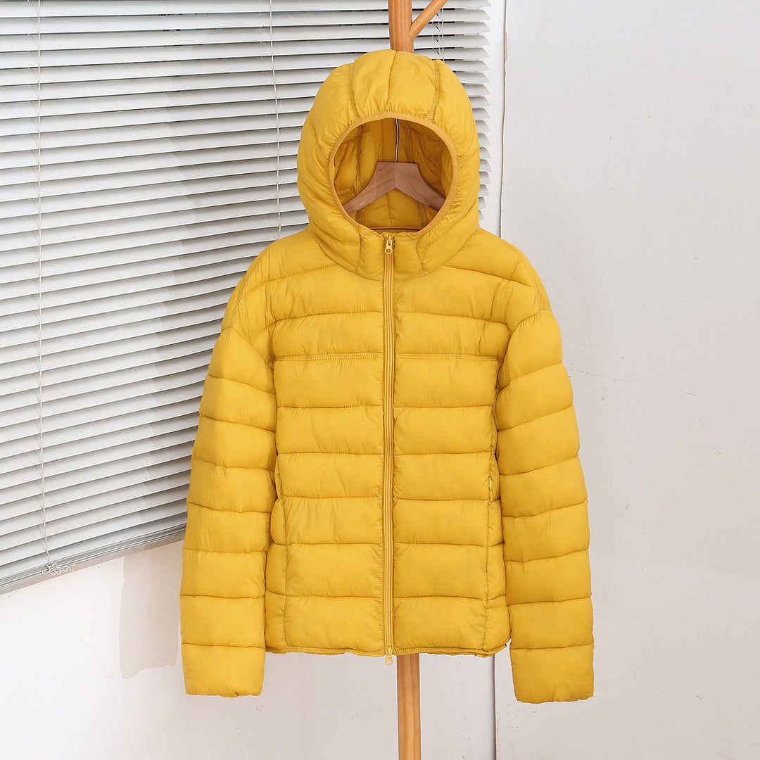 Damen ultraleichte Steppkurzjacke mit Thermo-Isolierung, ergonomischer Kapuze und packbarem Design – Célinea