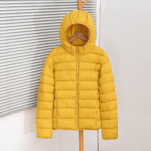 Damen ultraleichte Steppkurzjacke mit Thermo-Isolierung, ergonomischer Kapuze und packbarem Design – Célinea