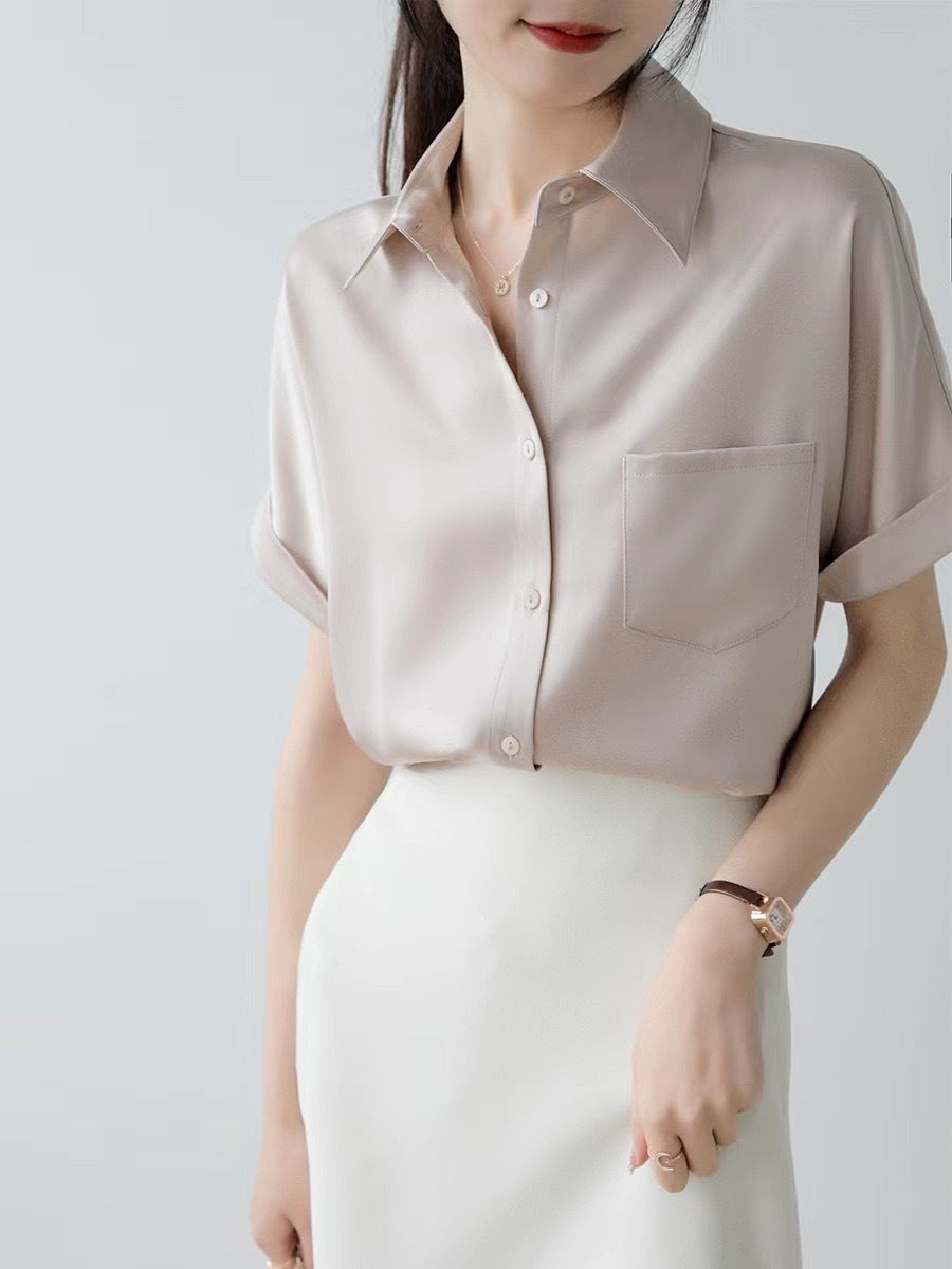 Damen Satinbluse mit modernem Kragen und eleganten Rollärmeln Echo Archiv