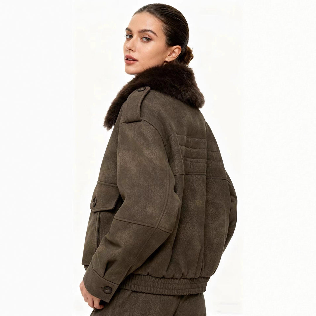 Damen Kurzjacke in Velourslederoptik mit abnehmbarem Fellkragen und Pattentaschen Echo Archiv