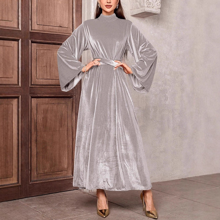 Damen Maxikleid aus Samt mit Stehkragen, weitem Glockenärmel und Taillengürtel – Valéora