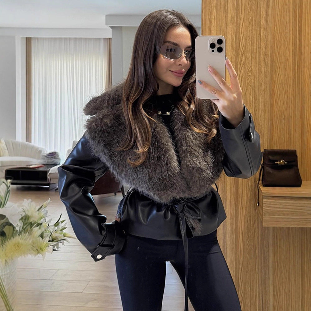 Damen Kurzjacke im Biker-Blouson-Stil aus Lederimitat mit voluminösem Kunstfell-Schalkragen und Taillengürtel Echoarchiv
