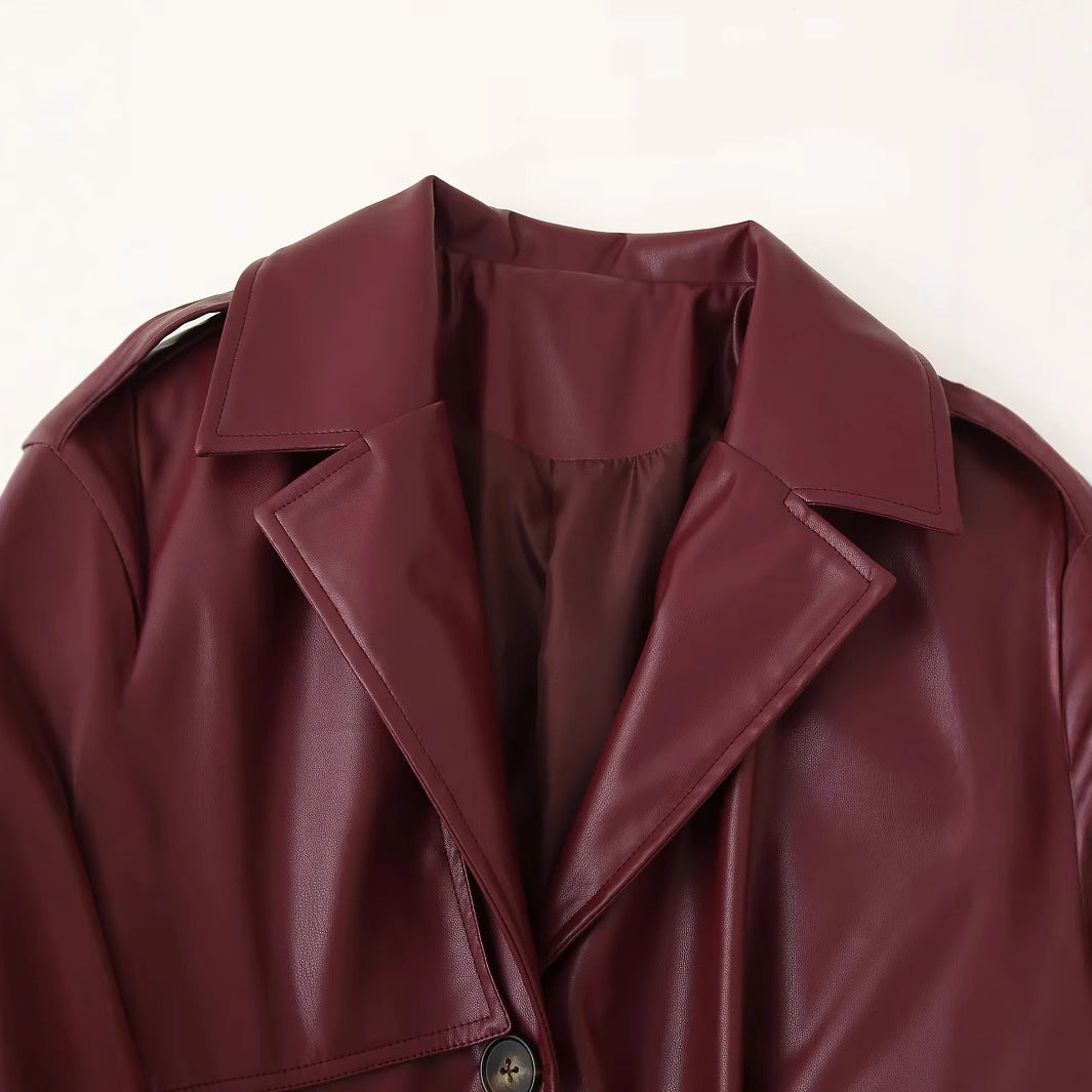 Damen nan langer veganer Trenchcoat in Lederoptik mit Taillengürtel und Schulterklappe Echo Archiv