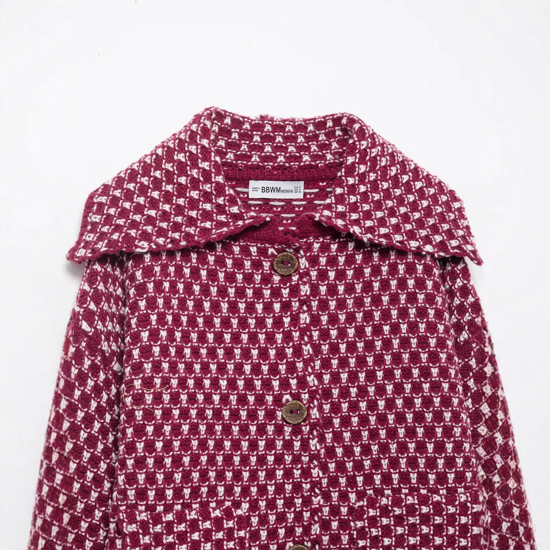 Damen nan kastige Bouclé-Tweedjacke mit großem Umlegekragen, aufgesetzten Taschen und dekorativen Holzknöpfen Echo Archiv
