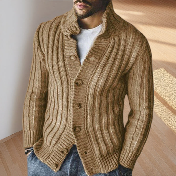 Herren Strickjacke mit klarem Rippenmuster und bequemem Stehkragen Echoarchiv