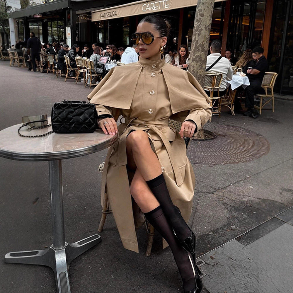 Damen Langer Trenchcoat mit Capelet, Taillengürtel und Sturmkragen Echoarchiv