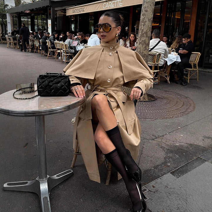 Damen Langer Trenchcoat mit Capelet, Taillengürtel und Sturmkragen Echoarchiv
