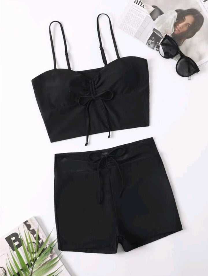 Damen Sportliches Bikini-Set mit Crop-Top und Shorts Echo Archiv