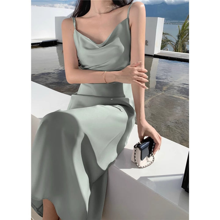 Damen Elegantes Satinabendkleid mit spaghettiträgern und fließendem Schnitt – Élara