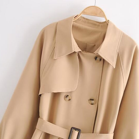 Damen Doppelreihiger Trenchcoat mit Taillengürtel und Schulterpasse Echoarchiv