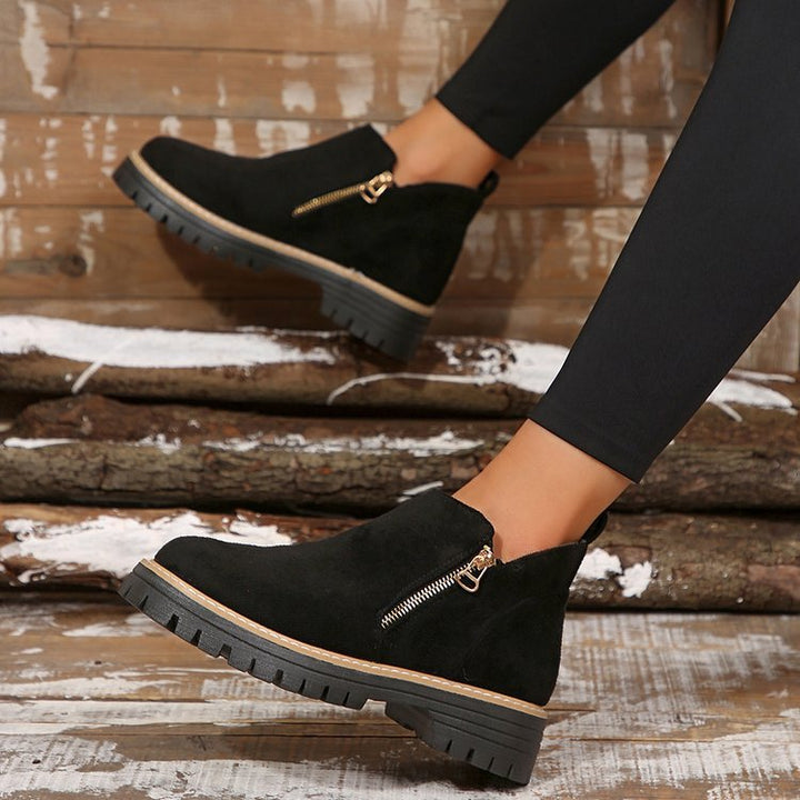 Damen Kurzschaft-Stiefeletten aus Veloursoptik mit seitlichem Reißverschluss und grober Profilsohle – Varelle
