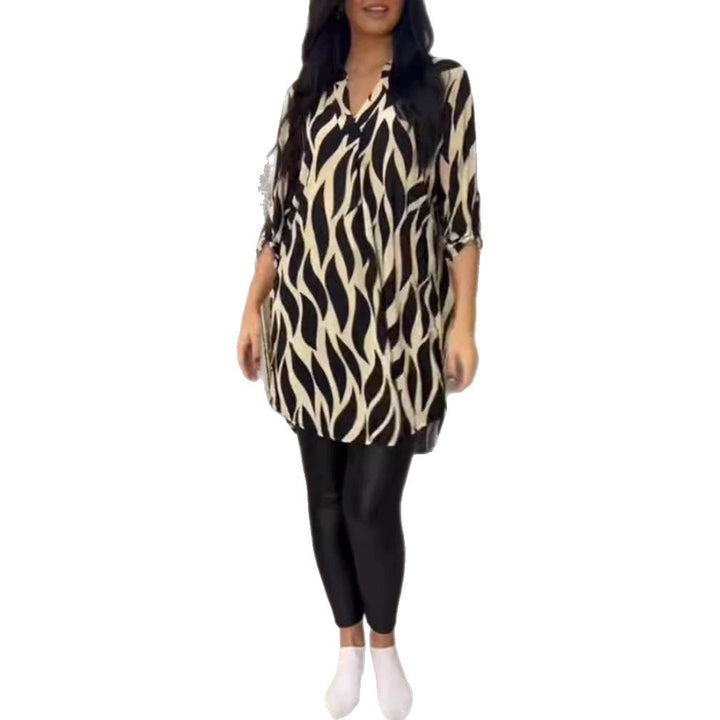 Damen nan oversized Tunika-Bluse mit organischem Blattprint, V-Ausschnitt, halber Knopfleiste und gerundetem Saum Echo Archiv
