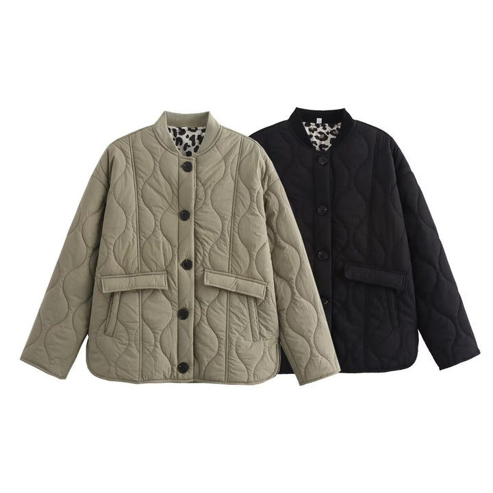 Damen gesteppte Kurzjacke mit Rundhals, dekorativer Knopfleiste und Pattentaschen Echo Archiv