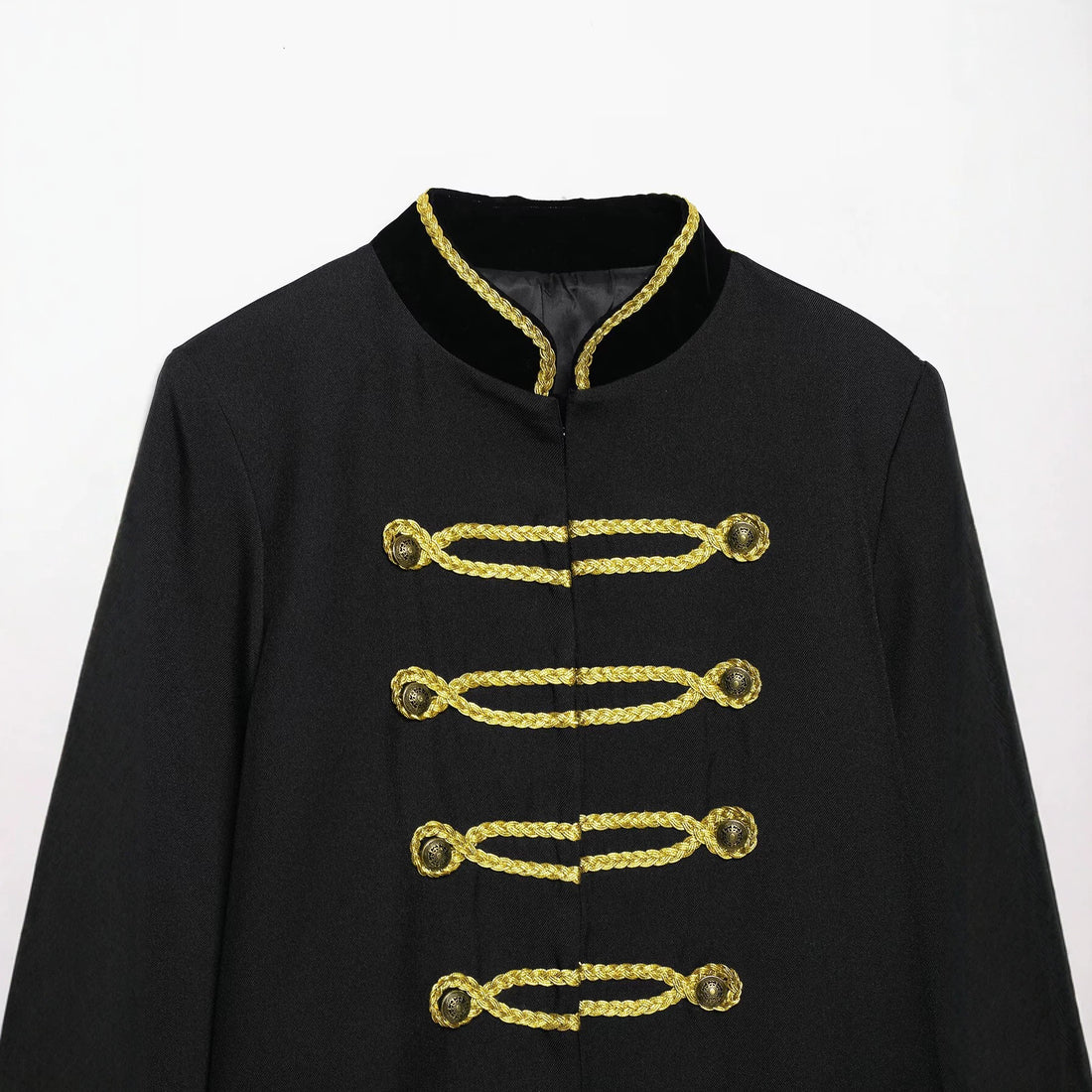 Damen Kurzblazer im Militärstil mit goldener Kordverzierung und Schwalbenschwanz Echo Archiv