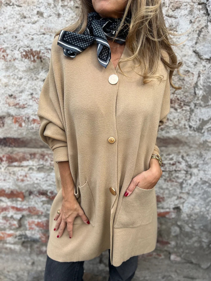 Damen Oversize Strickmantel-Cardigan mit aufgesetzten Taschen und Zierknöpfen – Veloura