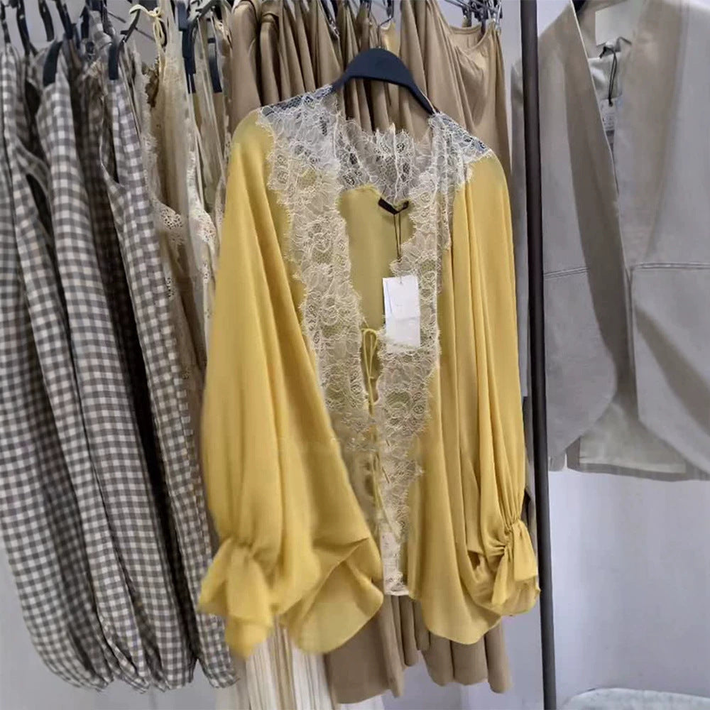 Damen Blusenjacke mit Spitzeneinsatz, tiefem V und Ballonärmel Echoarchiv