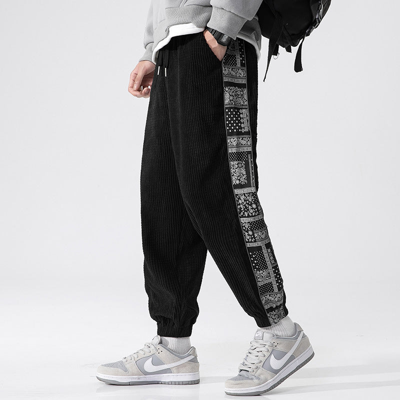 Herren nan Cord-Jogger mit Bandana-Seiteneinsatz, elastischem Bund, schmal zulaufender Knöcheln und geripptem Strukturstoff Echo Archiv