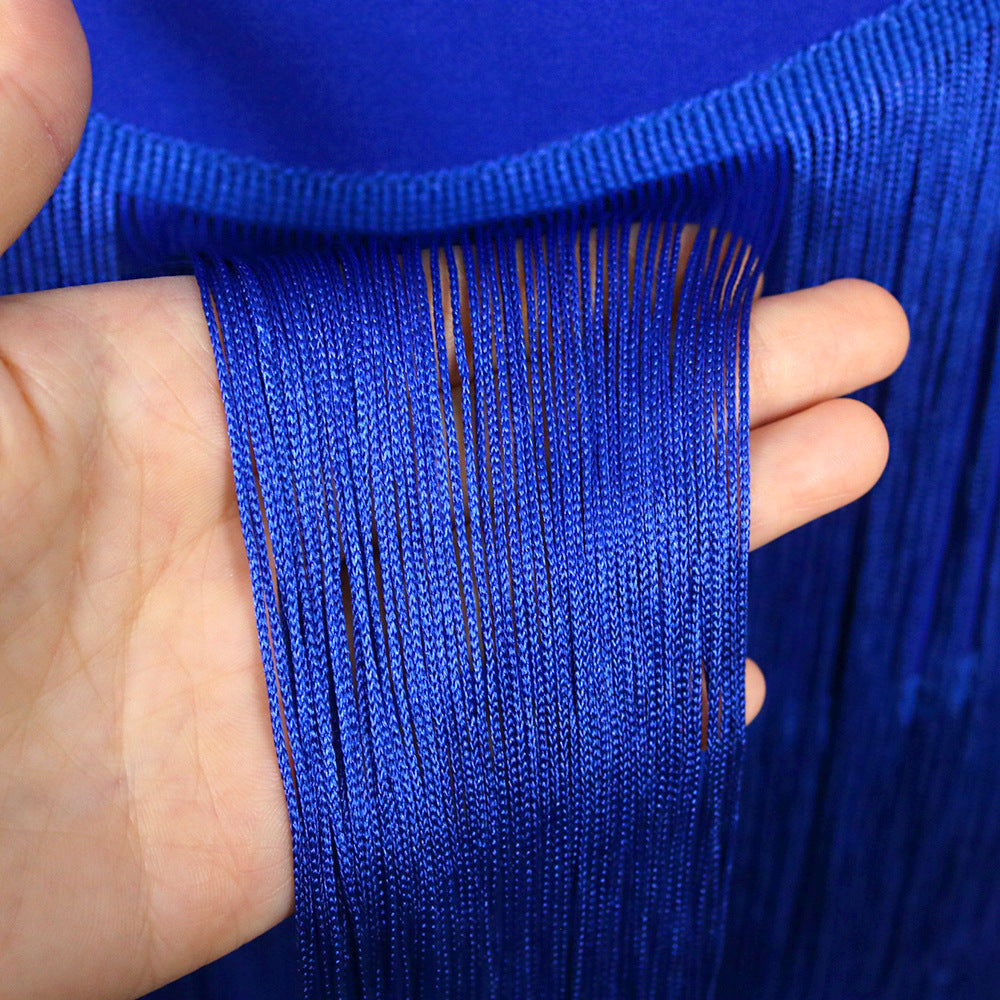 Damen glamouröses Abendkleid mit schulterfreien Rüschen und Fransen Echo Archiv