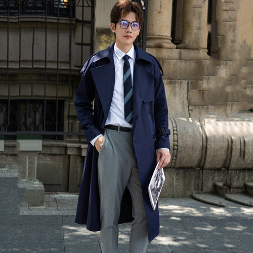 Herren Eleganter langer Trenchcoat mit Bindegürtel und Rückenpasse Echoarchiv