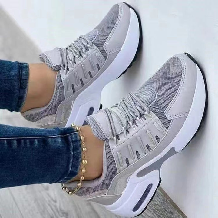 Damen Sportiver Plateausneaker mit Luftkissen, irisierenden Akzenten und gepolstertem Komfortfußbett – Névara