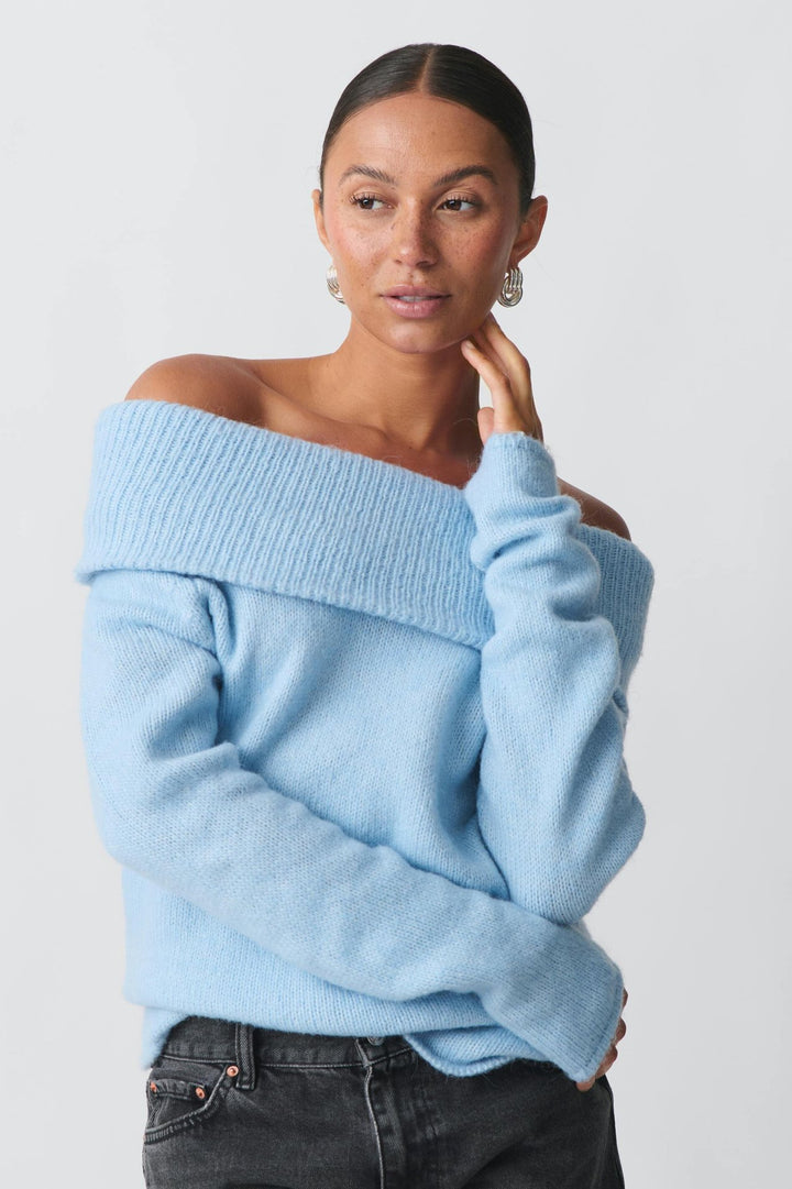 Damen nan Off-Shoulder Grobstrickpullover mit breitem Umschlagkragen und lässiger Oversize-Passform Echo Archiv