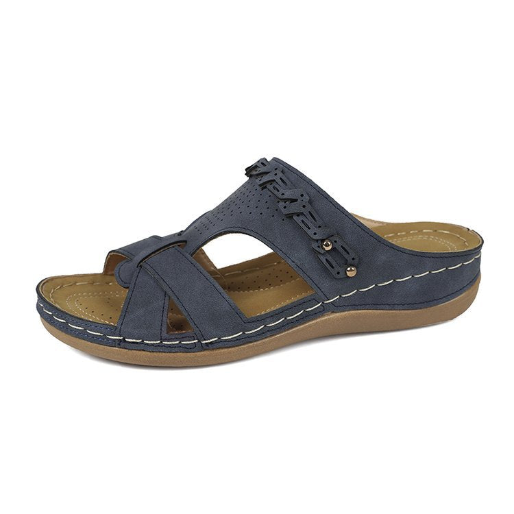 Damen Lederimitat-Pantolette mit perforiertem Oberteil, gepolstertem Komfortfußbett und leichtem Keil – Sorelia