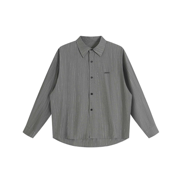 Unisex Oversize Hemdjacke mit strukturierter Längsstruktur, Kentkragen und abgerundetem Saum Echoarchiv
