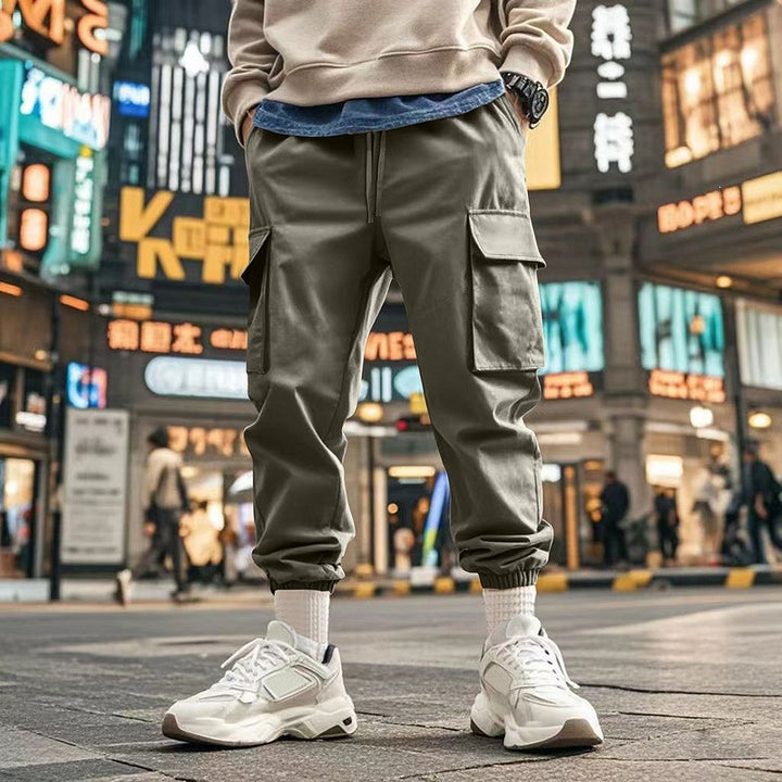 Herren Tapered Cargo-Jogginghose mit Kordelzug, aufgesetzten Klappentaschen und elastischen Bündchen Echoarchiv