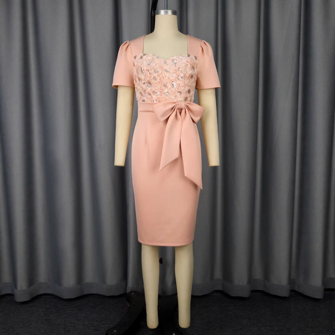 Damen figurbetontes Cocktailkleid mit floralen Applikationen und Schleifenakzent Echo Archiv